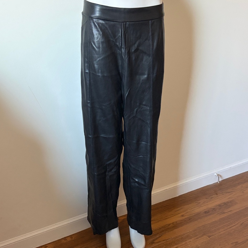Bagatelle Collection Cropped Kick
Flare Size L Pants Faux Leather